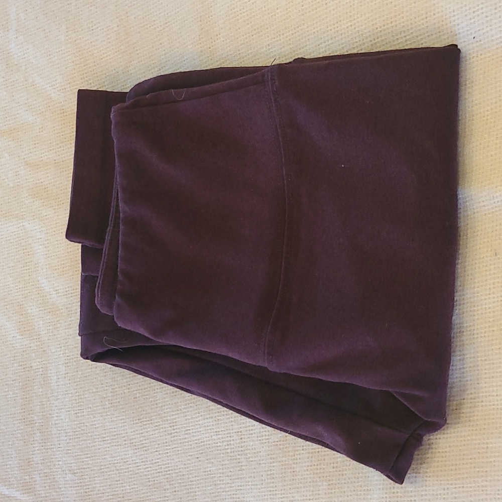 Woman's burgundy leggings